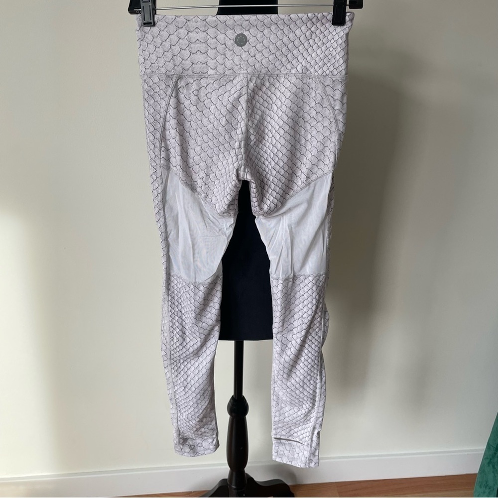 Varley Gray Hillcrest Stirrup Python Snake Print Performance Leggings EUC Size S - Picture 4 of 9